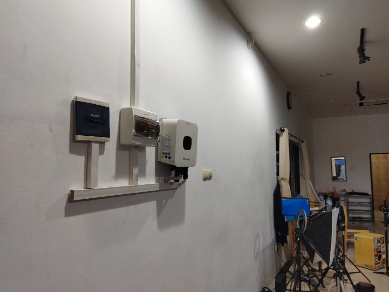 Pemasangan Panel Surya ( solar panel ) di Tuban, Bali