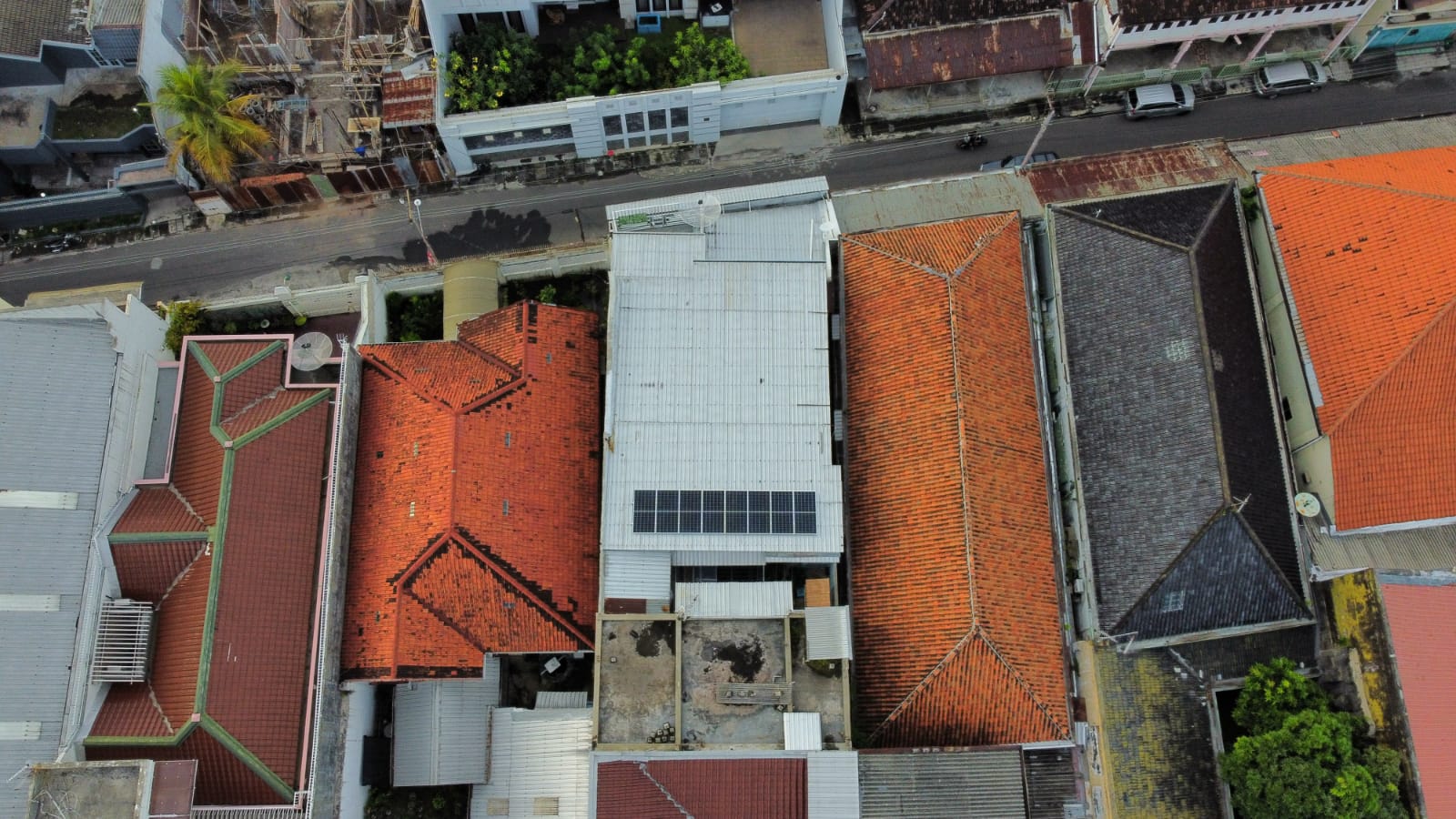 Pemasangan Panel surya di solo