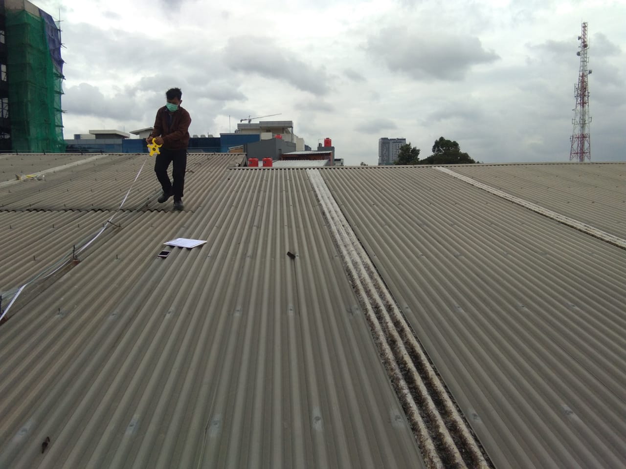 Pemasangan Panel Surya (Soalar Panel) di Warung Buncit, Jakarta Selatan