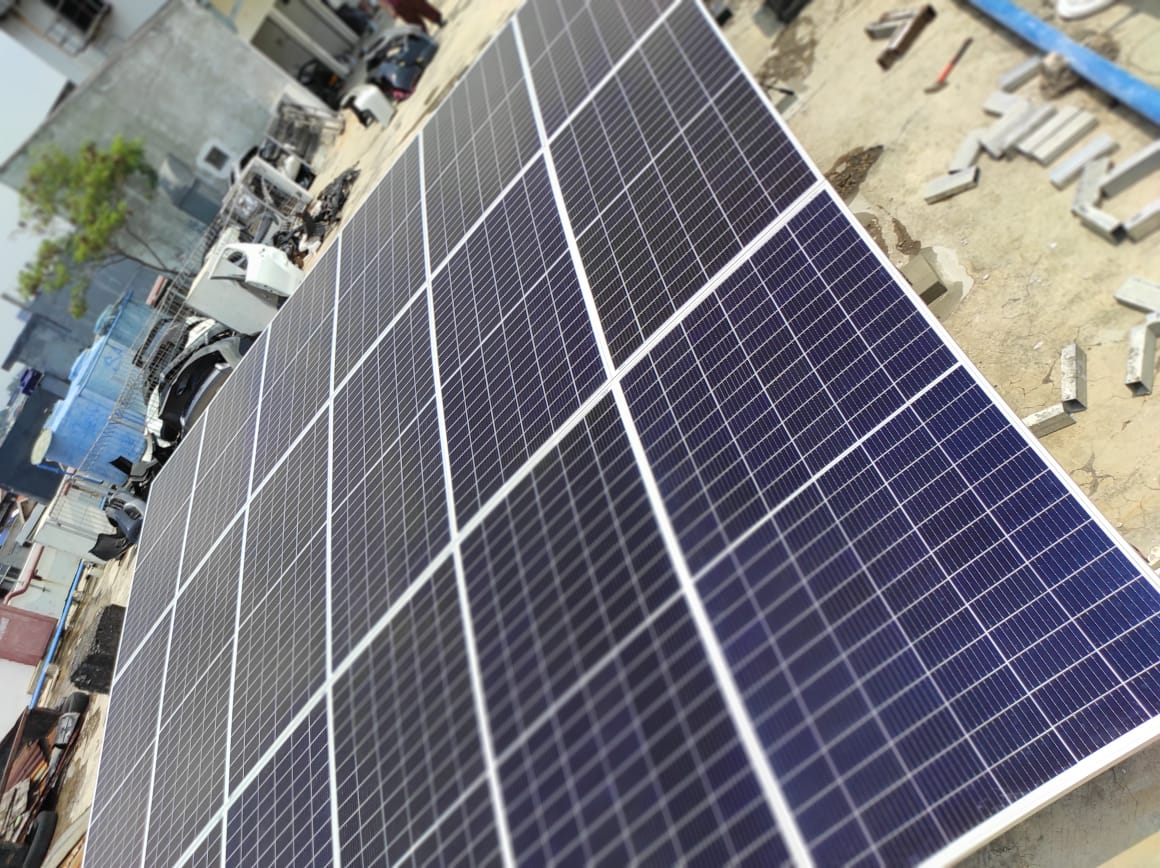 Pemasangan Panel Surya ( Solar Panel) di Pramuka, Jakarta Timur