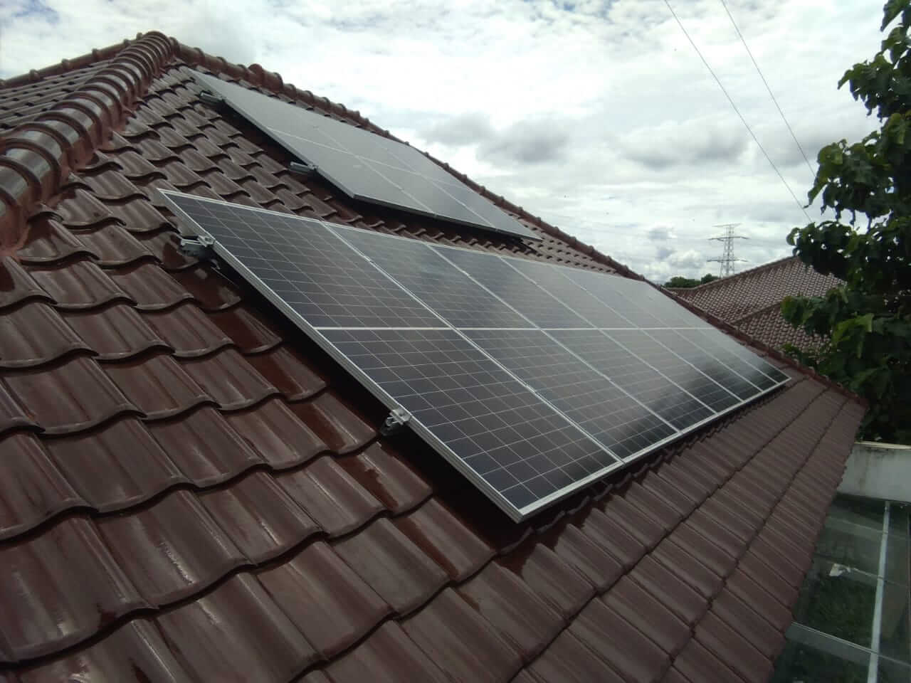 PROYEK PEMASANGAN PANEL SURYA JARWINN